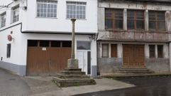 Cruceiro de la calle Santa Catalina daado por un accidente das atrs 