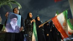 Manifestantes iran�es en Teher�n despu�s de que los medios del pa�s confirmasen el asesinato de Ali Jamenei