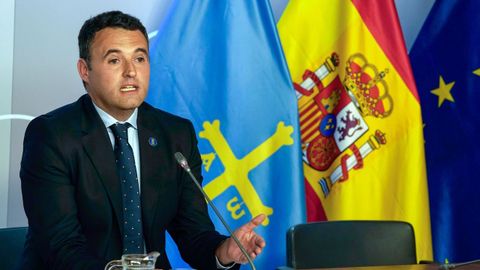 El Consejero de Hacienda, Guillermo Pelez durante la rueda de prensa sobre el tema de la financiacin singular para Catalua en la sede de la Presidencia este lunes.