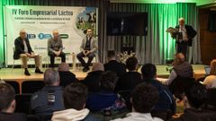 Apertura de la primera jornada del Foro Empresarial L�cteo en Coristanco.