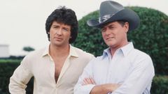 Patrick Duffy, como Bobby Ewing, e�Larry Hagman, como X. R.