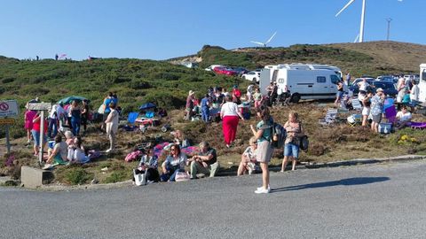 Observaci�n del eclipse en el alto de A Curuxeira (Muras), organizada por el Concello