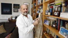Pedro Cabarcos é natural de Vilalba, mais actualmente reside en Viveiro, lugar que o inspira nas súas creacións artísticas