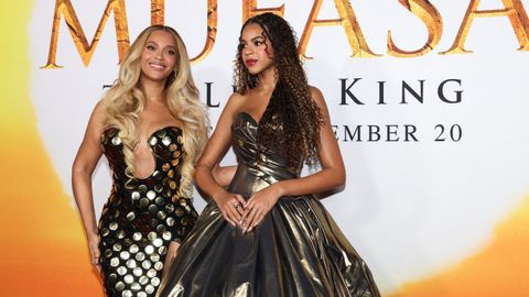 Beyonc con su hija Blue Ivy durante la presentacin de la pelcula Mufasa: el rey len.