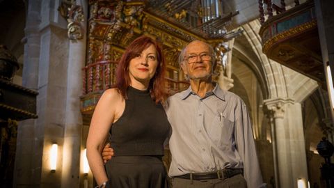 Silvia M�rquez Chulilla y Gerhard Grenzing, ante el �rgano de la catedral de Tui.