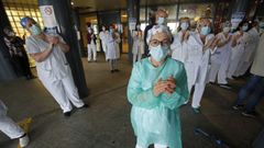Trabajadores del Complexo Hospitalario Universitario de Pontevedra (Chop), en Montecelo durante la pandemia del coronavirus