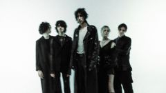 The Horrors difuminados en una imagen promocional.