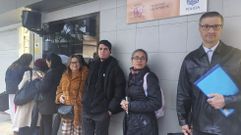 La cola para entrar en la comisara de Pontevedra, este viernes, poco despus de las ocho de la madrugada.