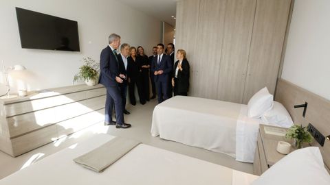 Interior de una de las habitaciones de la nueva residencia de mayores de A Eiriña, en el día en que la Fundación Amancio Ortega entregó las llaves a la Xunta