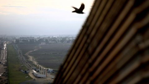 Prototipo del muro que pretende levantar Trump, en la frontera de Estados Unidos con el estado mexicano de Tijuana