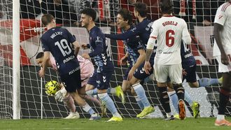 Los jugadores del Celta, celebrando el gol de Marcos Alonso que vali� los tres puntos ante el Sevilla en el S�nchez Pizju�n en la primera vuelta.