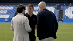 Massimo Benassi, Antonio Hidalgo y Fernando Soriano, en el estadio de Riazor