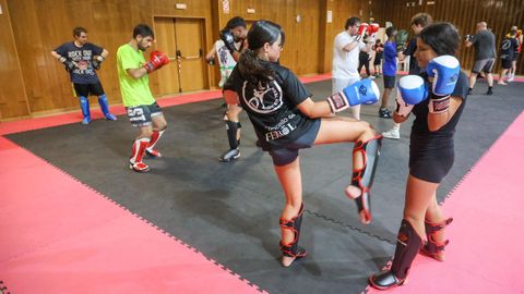 Integrantes club de boxeo DG Fighters durante un entrenamiento