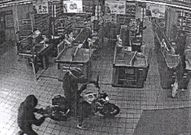 Un motorista y su c�mplice atracan con pistola un supermercado. 