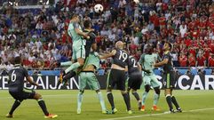 Cristiano cabecea el 1-0 para Portugal