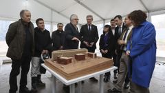 Los arquitectos Alfredo Freixedo, Pedro Diguez, Jorge Salgado y Celso Lpez explicaron a polticos y responsables universitarios las claves del proyecto de la Cidade da Sade