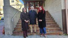 La diputada socialista, Carmen Dacosta con la alcaldesa de Maceda, Ux�a Oviedo y el concejal Jos� Vallina