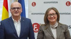 El presidente de la Diputaci�n, Jos� Manuel Baltar, y la presidenta-decana del Colegio de Economistas de Ourense, Maria del Carmen Sampayo David