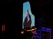 David Moreno represent� su �Floten tecles� a seis metros de altura sobre la plaza.