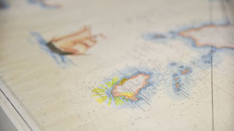 La isla de S�lvora en una carta n�utica ilustrada por Urbano Lugr�s y adquirida por el Museo Mass� de Bueu
