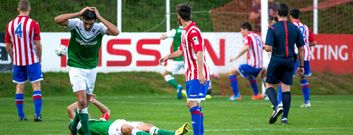 El Racing perdi� por 2-1 en el partido de ida, disputado en uno de los campos del Mareo.