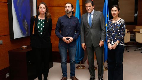 La diputada de Podemos Lorena Gil; el portavoz del grupo parlamentario de Podemos, Emilio Le�n; el presidente del Principado Javier Fern�ndez, y la consejera de Hacienda y Sector P�blico, Dolores Carcedo.