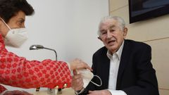 El escritor asturiano Antonio Gamoneda celebra su 90 cumpleaos con una fiesta ntima