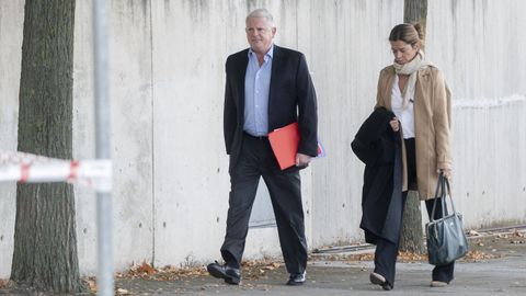 Crespo y su letrada, llegando a la Audiencia Nacional.