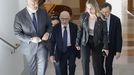 El exministro de Hacienda, Crist�bal Montoro, antes de comparecer en la comisi�n del Congreso de investigaci�n sobre la denominada Operaci�n Catalu�a.