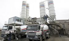 Cinco ladrones se llevaron de Bloques Cando un viejo trailer que cargaron a mano con paneles. 