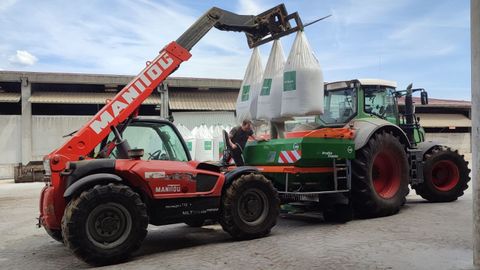 Fertilizadora agr�cola en Mazaricos