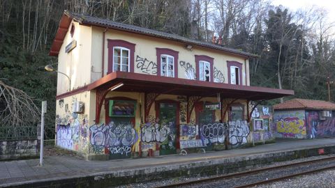 La estacin de Pontedeume est en una situacin de abandono.