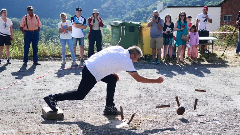 Un torneo de bolos celtas en la localidad de Os Anguieiros