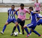 Pita, rodeado de jugadores de la Ponferradina.