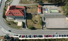 <span lang= es-es >Tradici�n y modernidad</span>. Hotusa presenta la Pousada de Armenteira como un edificio �con una imagen contempor�nea que no renuncia a enlaces con la tradici�n�. En este establecimiento oferta la cadena hotelera un total de 26 habitaciones. A trav�s de la web de Hotusa, se pueden hacer reservas ya para la pr�xima Semana Santa.