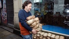 Son de Arousa: el v�deo de la descarga simulada de fardos de caf� que puede costarle a su protagonista 50.000 euros