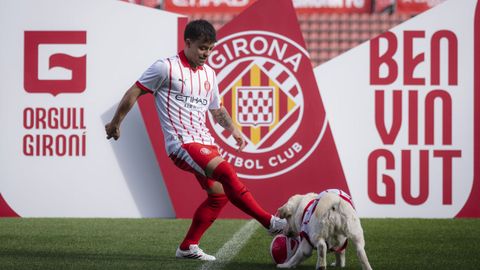 Fran Beltr�n, durante su presentaci�n con el Girona tras ser traspasado por el Celta.