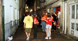 Marcha nocturna en el casco viejo en 1999