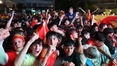 Ambiente en la Praza Roxa en julio del 2024 para seguir la final de la Eurocopa entre Espa�a e Inglaterra en una pantalla puesta por la Diputaci�n de A Coru�a.