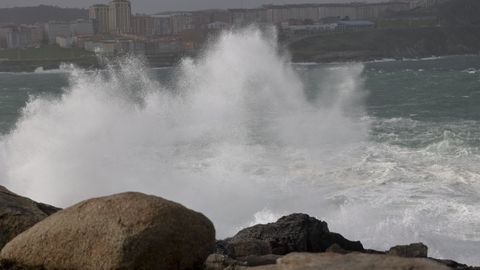 Rompiente en A Coru�a durante el temporal asociado a la borrasca Joseph