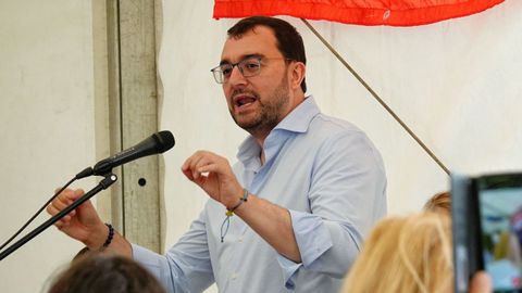 El presidente del Principado, Adrin Barbn, durante su participacin en la XXXIV Bonitada Socialista de Tapia de Casariego