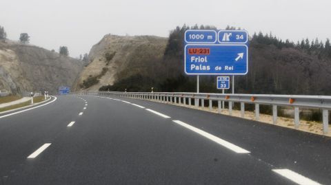 Salida de palas de rei. Vallas nuevas y viejas. Cuando se inaugur� la A-54 no se hizo constar en las vallas que se pod�a salir a Palas de Rei en la misma salida de Friol. Meses despu�s s� se puso una se�al en sentido Santiago, pero no en el caso del sentido hacia Lugo.