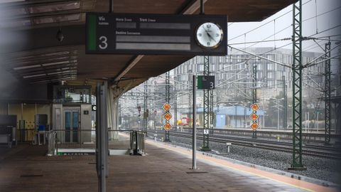 Estaci�n de tren de Pontevedra, completamente vac�a este s�bado 