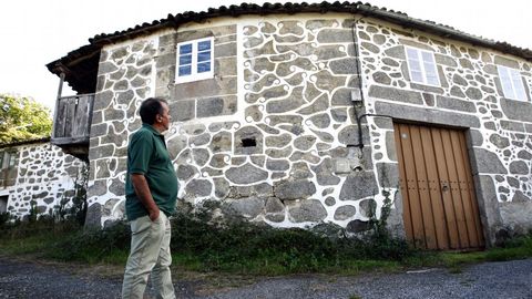 La llamada Casa do Primo (en el pueblo de O Fontao, de la parroquia taboadesa de Vilela), conserva los esgrafiados en buen estado pese a estar deshabitada 