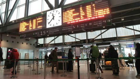 Estaci&oacute;n del tren Daniel Castelao en Santiago, afectada por la suspensi&oacute;n de trenes a Vigo por el temporal
