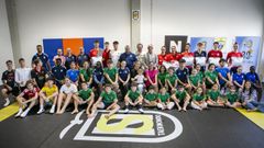 El secretario xeral para o Deporte, la alcaldesa de Ribeira y representantes de las federaciones espa�ola y gallega visitaron a los deportistas.