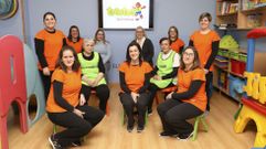 El equipo de Trastes Oroso est� formado actualmente por 12 personas, incluyendo el personal de servicios. De esta escuela infantil surgi� una red de centros que destaca por alejarse del concepto de guarder�a tradicional. El mayor salto se produjo en el 2011, al abrir franquicias en otras tres comunidades.