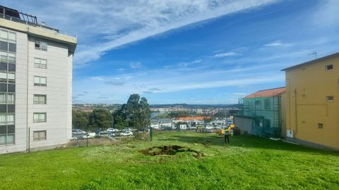 Socavn que produjo en la zona verde al romper la tubera