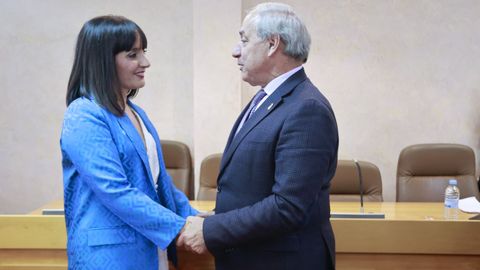 Marta Rouco, recibiendo la felicitacin del presidente de la Diputacin, Jos Tom.