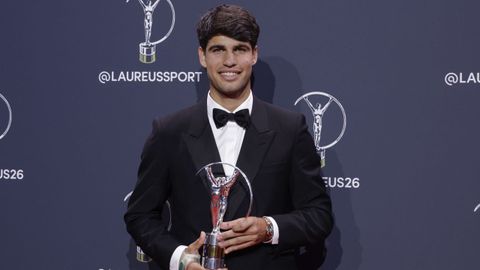 Carlos Alcaraz, recogi&oacute; el premio Laureus